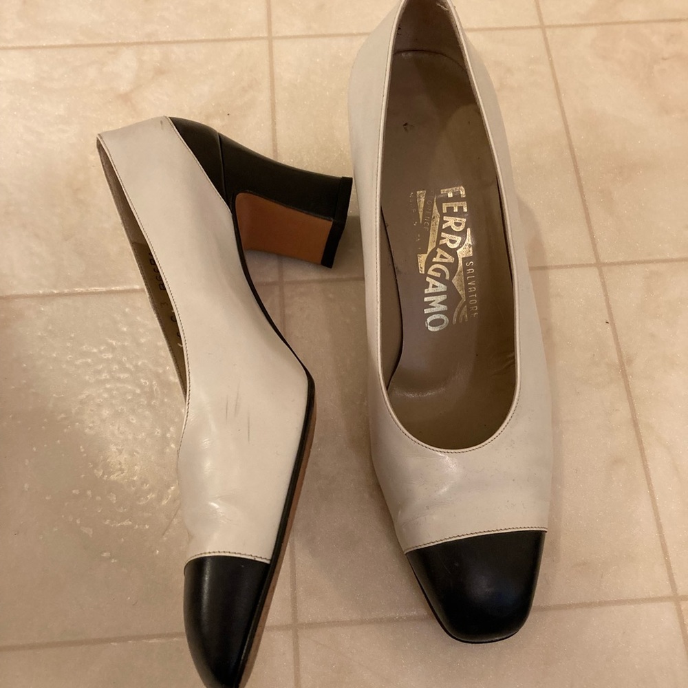Classic pumps